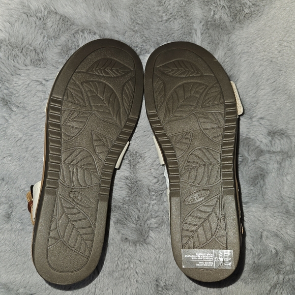 NEW! Cobb Hill Women's Size 7 White Tan Leather Sandals Zion Flats NIB - Picture 9 of 11